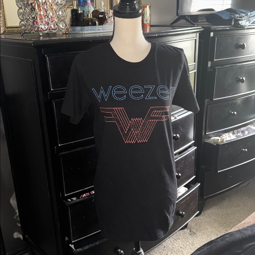 Small hot topic, Weezer T-shirt size small